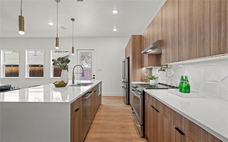 404 Cleaves Street, Dallas, TX 75203, 4 Habitaciones Habitaciones , ,3 BañosBaños,Residential,En Venta,404 Cleaves Street,20983419
