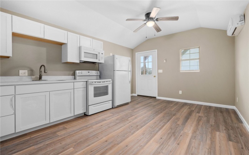 2032 Dallas Street, Rockport, TX 78382, 1 Dormitorio Habitaciones , ,1 BañoBaños,Residential,En Venta,2032 Dallas Street,453311