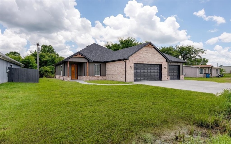 595 Kontiki Drive, Tool, TX 75143, 4 Habitaciones Habitaciones , ,2 BañosBaños,Residential,En Venta,595 Kontiki Drive,20983647