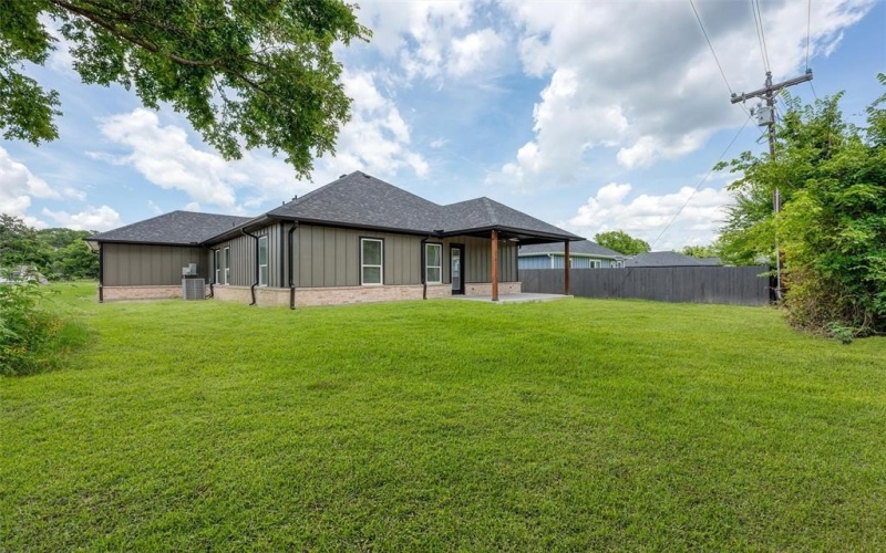 595 Kontiki Drive, Tool, TX 75143, 4 Habitaciones Habitaciones , ,2 BañosBaños,Residential,En Venta,595 Kontiki Drive,20983647