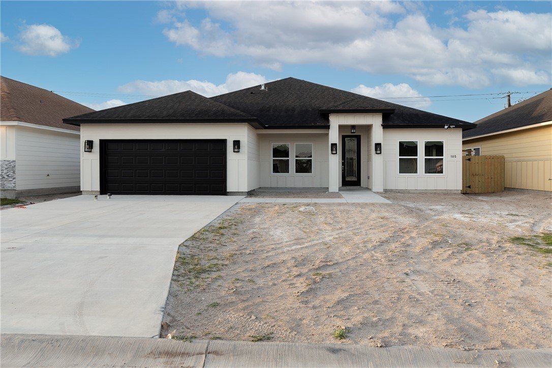 105 Traditions Drive, Rockport, TX 78382, 4 Bedrooms Bedrooms, ,3 BathroomsBathrooms,Residential,For Sale,105 Traditions Drive,453481