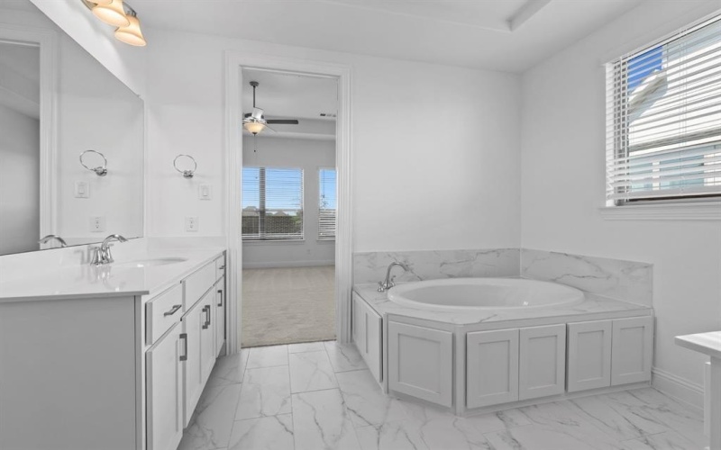 2213 Birch Street, Mansfield, TX 76063, 5 Habitaciones Habitaciones , ,5 BañosBaños,Residential,En Venta,2213 Birch Street,0,20984069