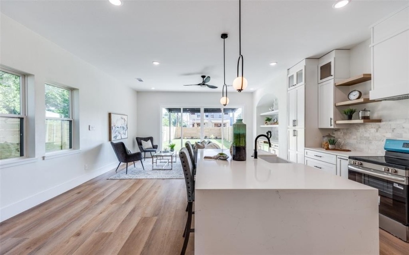 2410 Jeffries Street, Dallas, TX 75215, 3 Bedrooms Bedrooms, ,3 BathroomsBathrooms,Residential,For Sale,2410 Jeffries Street,20982340