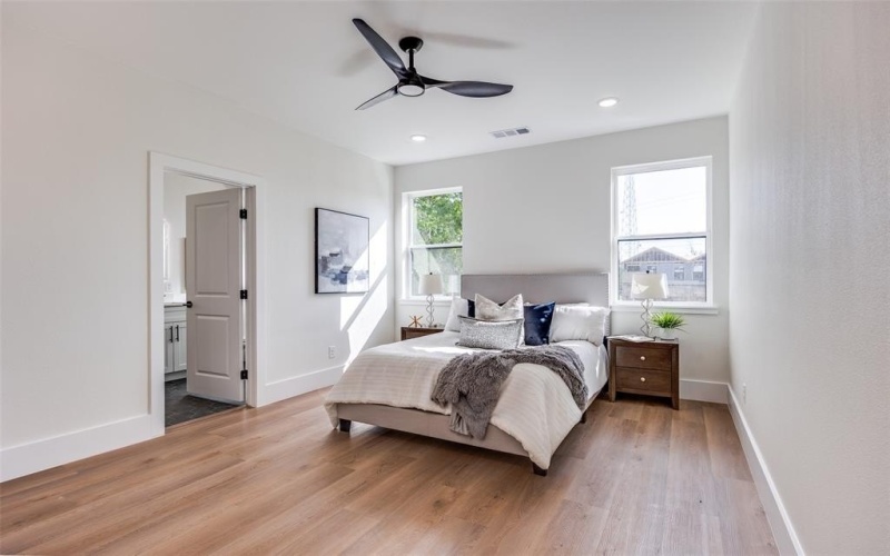 2410 Jeffries Street, Dallas, TX 75215, 3 Bedrooms Bedrooms, ,3 BathroomsBathrooms,Residential,For Sale,2410 Jeffries Street,20982340