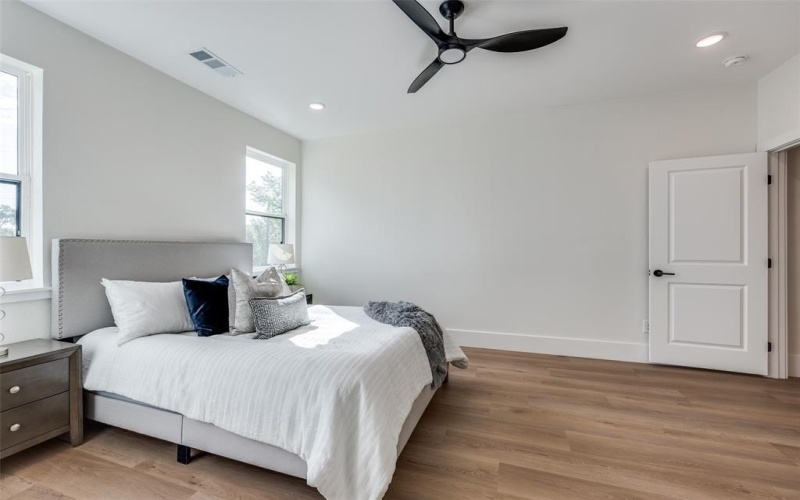 2410 Jeffries Street, Dallas, TX 75215, 3 Bedrooms Bedrooms, ,3 BathroomsBathrooms,Residential,For Sale,2410 Jeffries Street,20982340