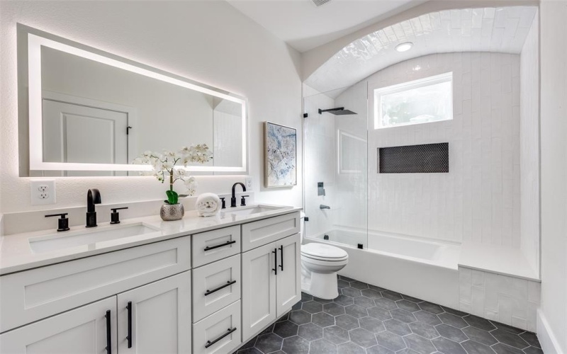 2410 Jeffries Street, Dallas, TX 75215, 3 Bedrooms Bedrooms, ,3 BathroomsBathrooms,Residential,For Sale,2410 Jeffries Street,20982340