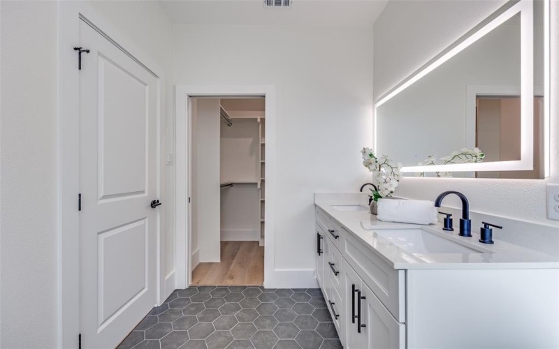 2410 Jeffries Street, Dallas, TX 75215, 3 Bedrooms Bedrooms, ,3 BathroomsBathrooms,Residential,For Sale,2410 Jeffries Street,20982340