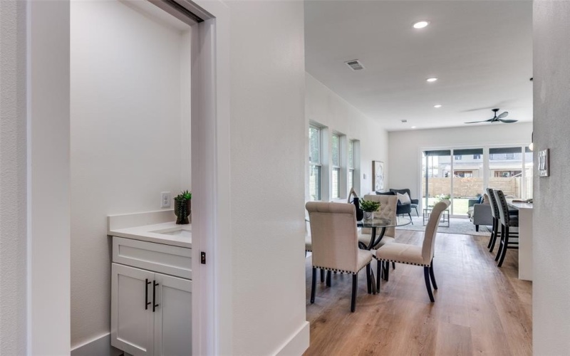 2410 Jeffries Street, Dallas, TX 75215, 3 Bedrooms Bedrooms, ,3 BathroomsBathrooms,Residential,For Sale,2410 Jeffries Street,20982340