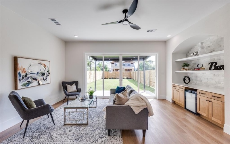 2410 Jeffries Street, Dallas, TX 75215, 3 Bedrooms Bedrooms, ,3 BathroomsBathrooms,Residential,For Sale,2410 Jeffries Street,20982340