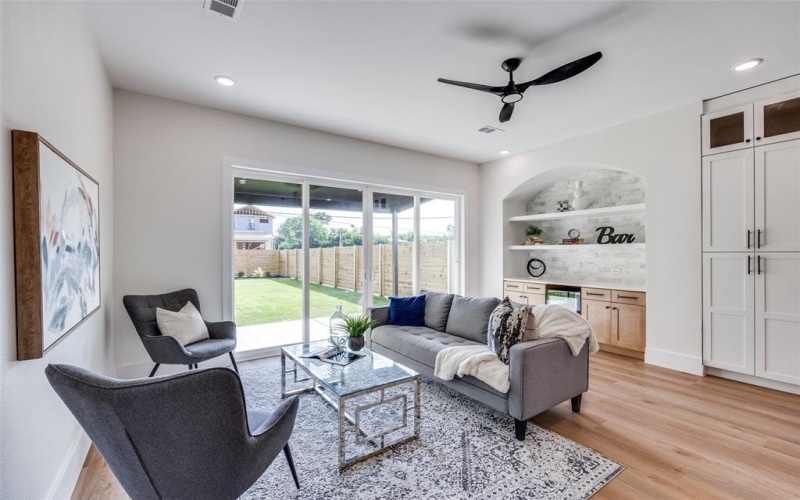 2410 Jeffries Street, Dallas, TX 75215, 3 Bedrooms Bedrooms, ,3 BathroomsBathrooms,Residential,For Sale,2410 Jeffries Street,20982340