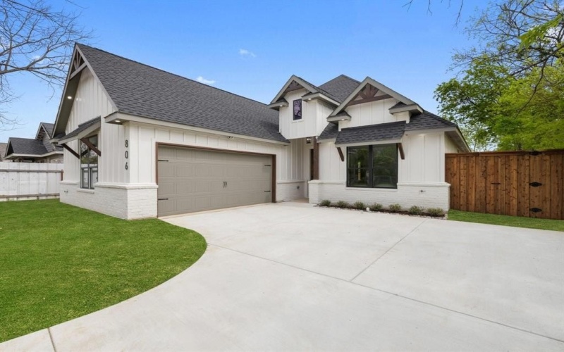 806 Barber Avenue, Cleburne, TX 76031, 3 Bedrooms Bedrooms, ,2 BathroomsBathrooms,Residential,For Sale,806 Barber Avenue,20983082