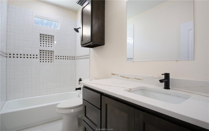 807 East Brown Street, Hearne, TX 77859, 3 Bedrooms Bedrooms, ,2 BathroomsBathrooms,Residential,For Sale,807 East Brown Street,25000914