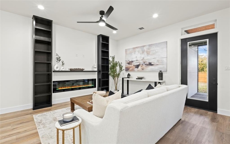 2626 Southland Street, Dallas, TX 75215, 4 Bedrooms Bedrooms, ,2 BathroomsBathrooms,Residential,For Sale,2626 Southland Street,20983358