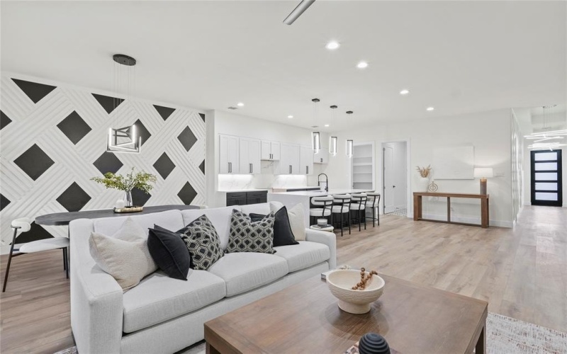 2626 Southland Street, Dallas, TX 75215, 4 Bedrooms Bedrooms, ,2 BathroomsBathrooms,Residential,For Sale,2626 Southland Street,20983358