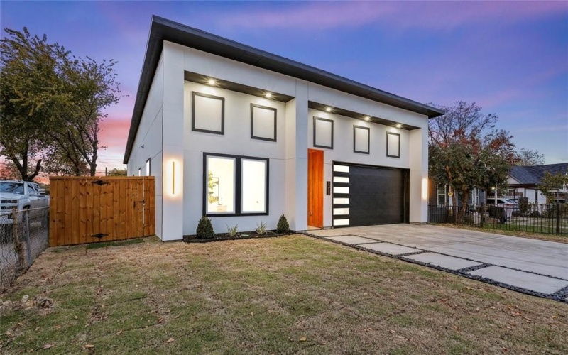 2626 Southland Street, Dallas, TX 75215, 4 Bedrooms Bedrooms, ,2 BathroomsBathrooms,Residential,For Sale,2626 Southland Street,20983358