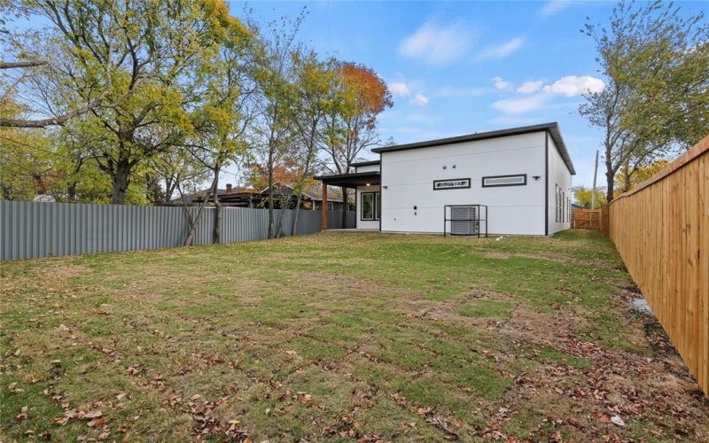 2626 Southland Street, Dallas, TX 75215, 4 Bedrooms Bedrooms, ,2 BathroomsBathrooms,Residential,For Sale,2626 Southland Street,20983358