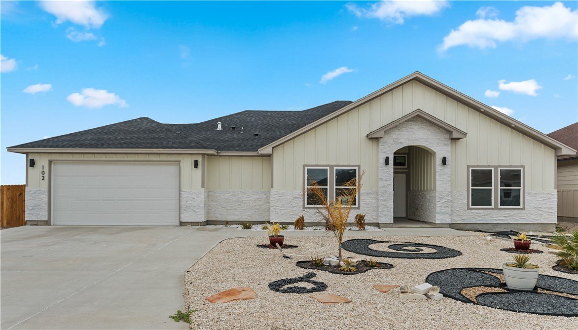 102 Traditions Drive, Rockport, TX 78382, 4 Bedrooms Bedrooms, ,3 BathroomsBathrooms,Residential,For Sale,102 Traditions Drive,453965