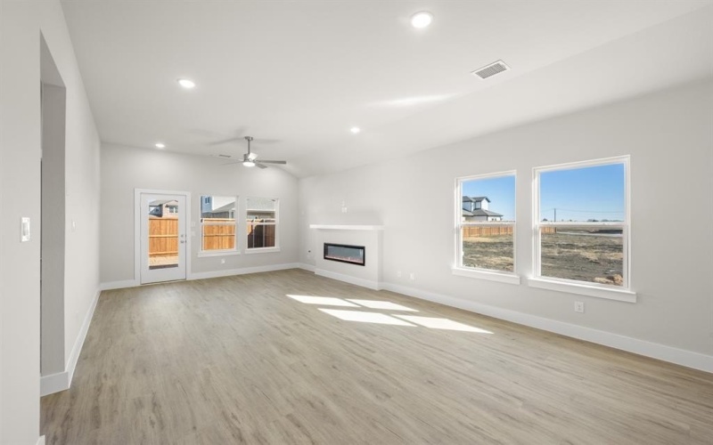 7404 Summer Sunset Drive, Denton, TX 76249, 3 Bedrooms Bedrooms, ,2 BathroomsBathrooms,Residential,For Sale,7404 Summer Sunset Drive,0,20984485