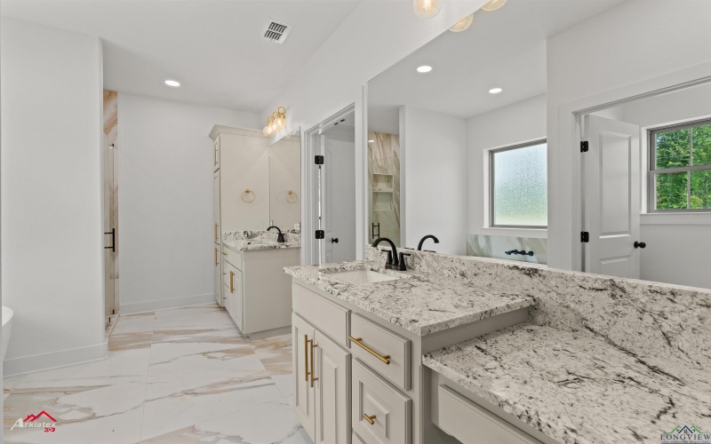 455 Clara Ln, Kilgore, TX 75662, 4 Bedrooms Bedrooms, ,2 BathroomsBathrooms,Residential,For Sale,455 Clara Ln,20254511