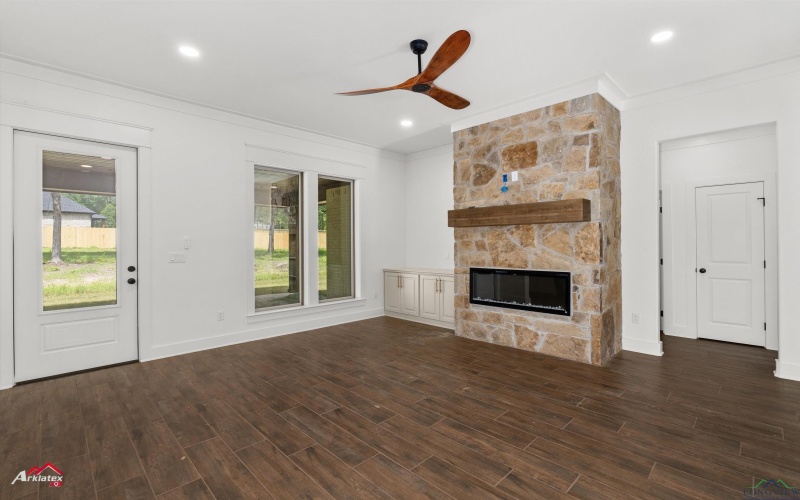 455 Clara Ln, Kilgore, TX 75662, 4 Bedrooms Bedrooms, ,2 BathroomsBathrooms,Residential,For Sale,455 Clara Ln,20254511