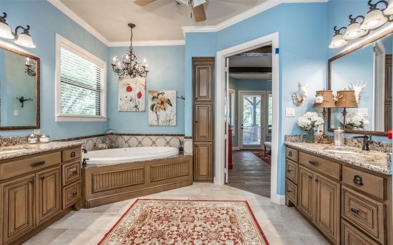139 Hilltop Drive, Gainesville, TX 76240, 5 Habitaciones Habitaciones , ,5 BañosBaños,Residential,En Venta,139 Hilltop Drive,20980655