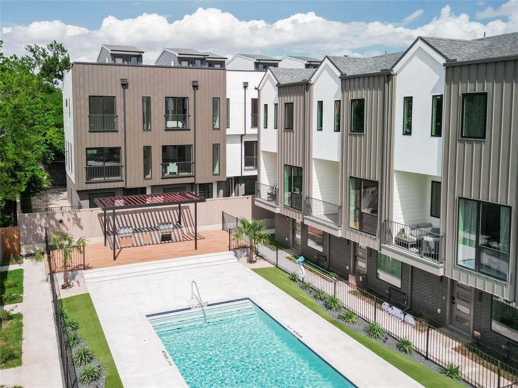 4517 Munger Avenue #107, Dallas, TX 75204, 2 Bedrooms Bedrooms, ,2 BathroomsBathrooms,Residential,For Sale,4517 Munger Avenue,20982185