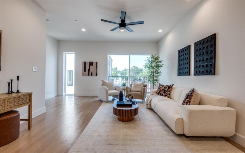 4517 Munger Avenue #107, Dallas, TX 75204, 2 Bedrooms Bedrooms, ,2 BathroomsBathrooms,Residential,For Sale,4517 Munger Avenue,20982185