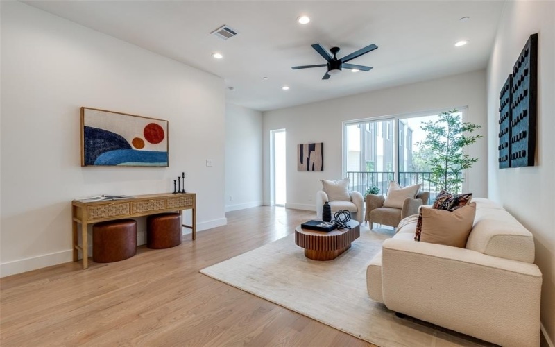 4517 Munger Avenue #107, Dallas, TX 75204, 2 Bedrooms Bedrooms, ,2 BathroomsBathrooms,Residential,For Sale,4517 Munger Avenue,20982185