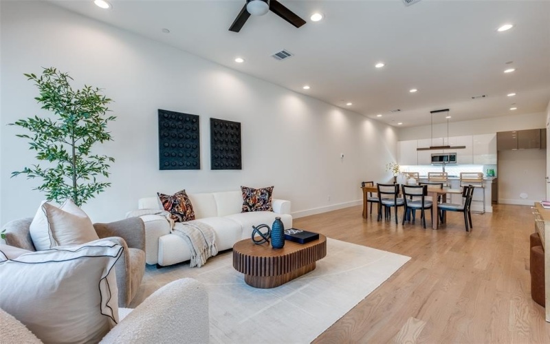 4517 Munger Avenue #107, Dallas, TX 75204, 2 Bedrooms Bedrooms, ,2 BathroomsBathrooms,Residential,For Sale,4517 Munger Avenue,20982185