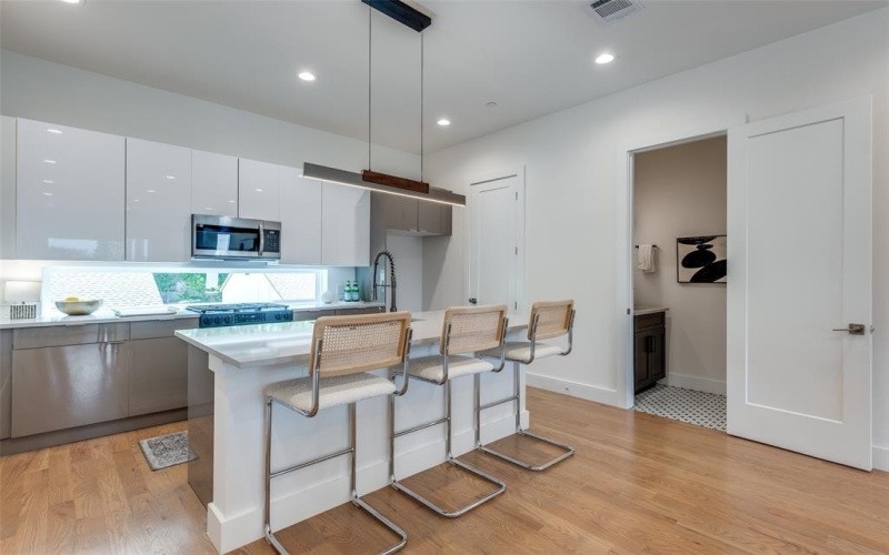 4517 Munger Avenue #107, Dallas, TX 75204, 2 Bedrooms Bedrooms, ,2 BathroomsBathrooms,Residential,For Sale,4517 Munger Avenue,20982185