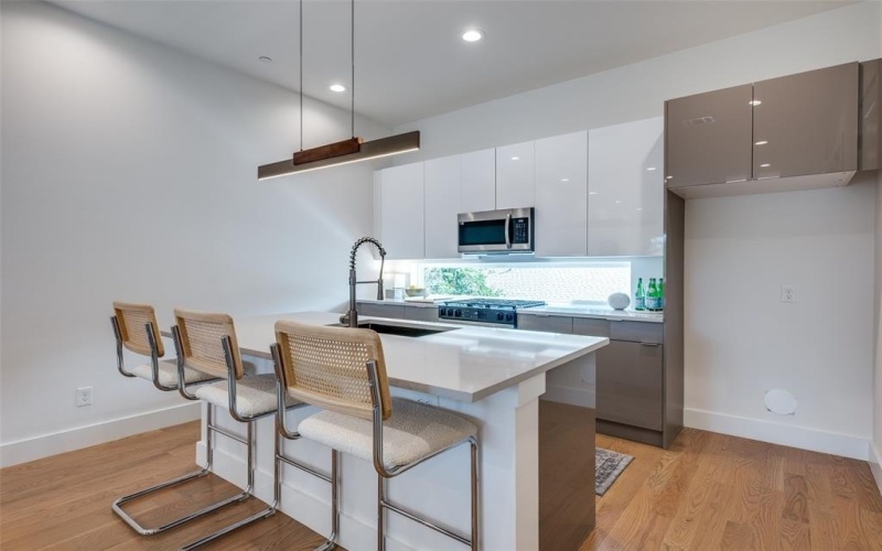 4517 Munger Avenue #107, Dallas, TX 75204, 2 Bedrooms Bedrooms, ,2 BathroomsBathrooms,Residential,For Sale,4517 Munger Avenue,20982185