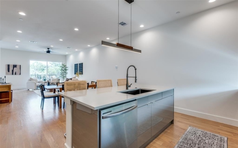 4517 Munger Avenue #107, Dallas, TX 75204, 2 Bedrooms Bedrooms, ,2 BathroomsBathrooms,Residential,For Sale,4517 Munger Avenue,20982185