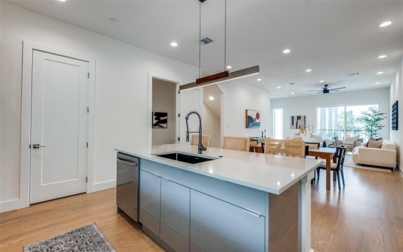 4517 Munger Avenue #107, Dallas, TX 75204, 2 Bedrooms Bedrooms, ,2 BathroomsBathrooms,Residential,For Sale,4517 Munger Avenue,20982185