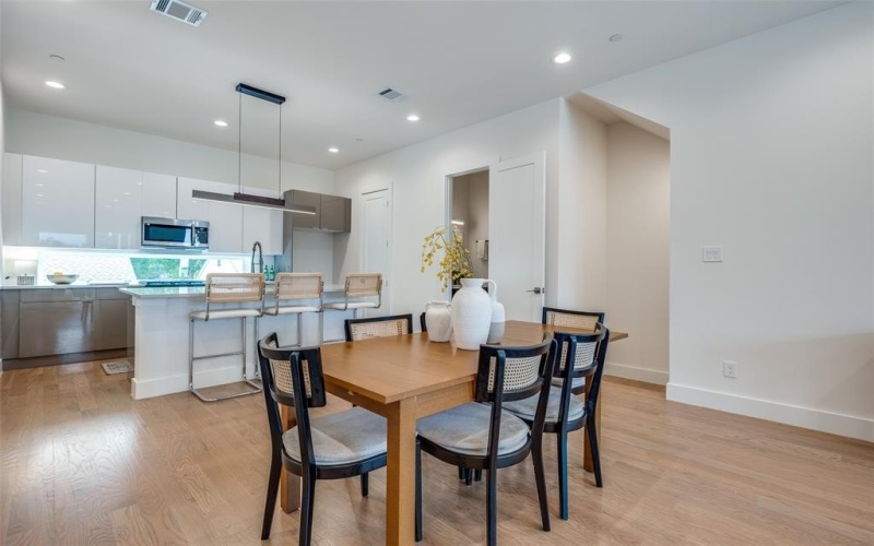 4517 Munger Avenue #107, Dallas, TX 75204, 2 Bedrooms Bedrooms, ,2 BathroomsBathrooms,Residential,For Sale,4517 Munger Avenue,20982185