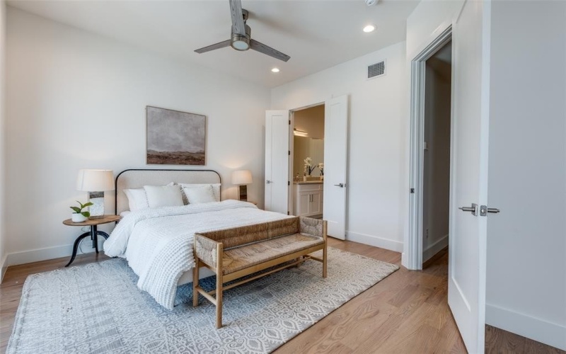 4517 Munger Avenue #107, Dallas, TX 75204, 2 Bedrooms Bedrooms, ,2 BathroomsBathrooms,Residential,For Sale,4517 Munger Avenue,20982185