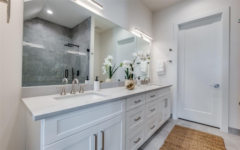 4517 Munger Avenue #107, Dallas, TX 75204, 2 Bedrooms Bedrooms, ,2 BathroomsBathrooms,Residential,For Sale,4517 Munger Avenue,20982185
