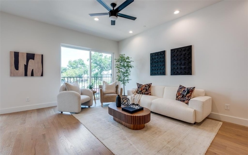 4517 Munger Avenue #107, Dallas, TX 75204, 2 Bedrooms Bedrooms, ,2 BathroomsBathrooms,Residential,For Sale,4517 Munger Avenue,20982185