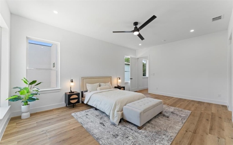 2826 Rochester Street, Dallas, TX 75215, 4 Bedrooms Bedrooms, ,3 BathroomsBathrooms,Residential,For Sale,2826 Rochester Street,20985020