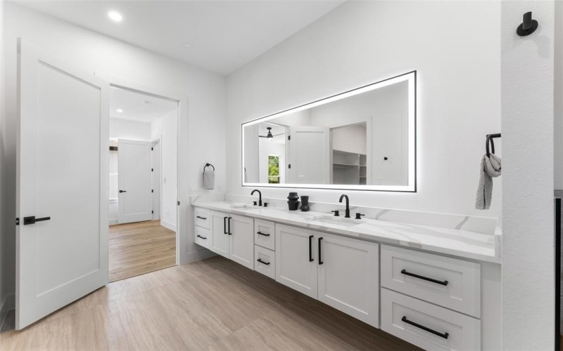 2826 Rochester Street, Dallas, TX 75215, 4 Bedrooms Bedrooms, ,3 BathroomsBathrooms,Residential,For Sale,2826 Rochester Street,20985020