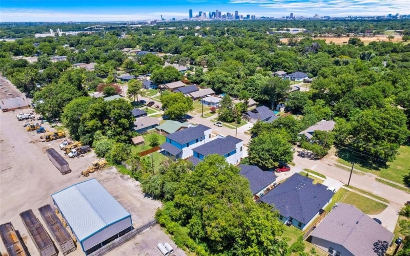 2826 Rochester Street, Dallas, TX 75215, 4 Bedrooms Bedrooms, ,3 BathroomsBathrooms,Residential,For Sale,2826 Rochester Street,20985020