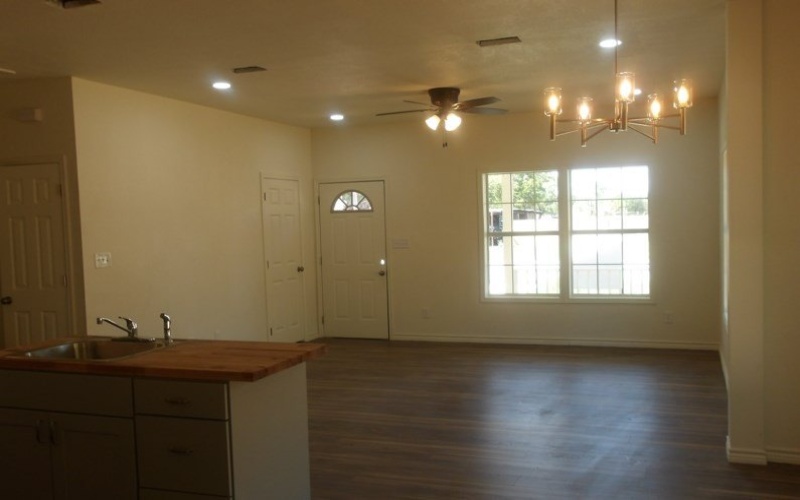 532 Camp Street, Uvalde, TX 78801, 3 Habitaciones Habitaciones , ,2 BañosBaños,Residential,En Venta,532 Camp Street,81114