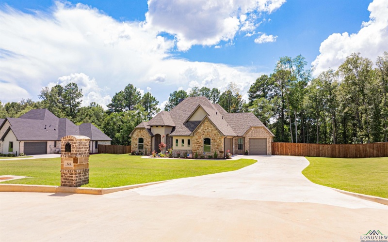 125 Thorn Briar, Longview, TX 75602, 4 Bedrooms Bedrooms, ,3 BathroomsBathrooms,Residential,For Sale,125 Thorn Briar,20254546