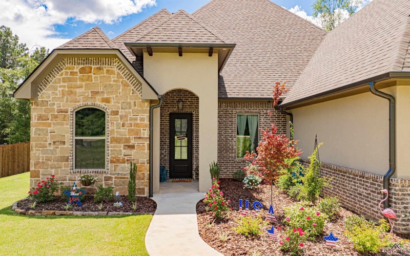 125 Thorn Briar, Longview, TX 75602, 4 Bedrooms Bedrooms, ,3 BathroomsBathrooms,Residential,For Sale,125 Thorn Briar,20254546