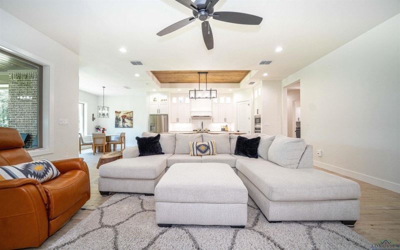 125 Thorn Briar, Longview, TX 75602, 4 Bedrooms Bedrooms, ,3 BathroomsBathrooms,Residential,For Sale,125 Thorn Briar,20254546