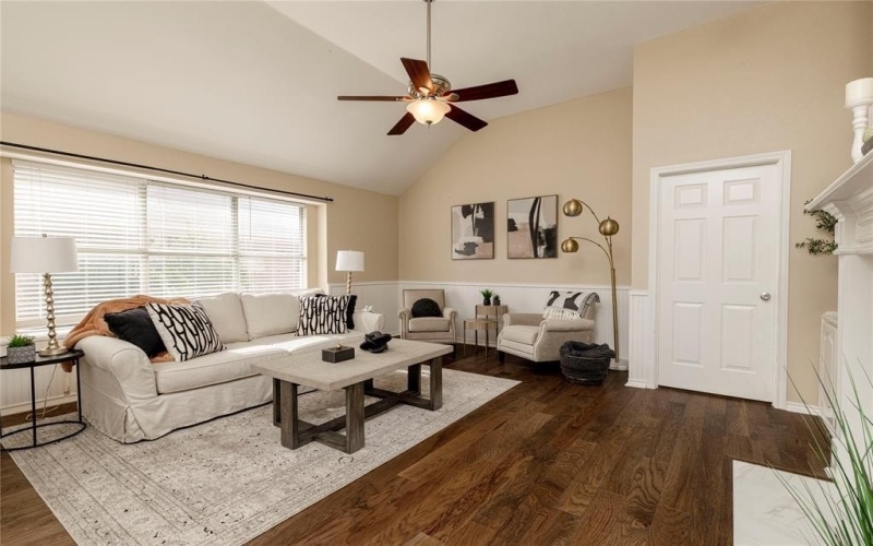 6233 Roaring Springs Drive, North Richland Hills, TX 76180, 3 Habitaciones Habitaciones , ,2 BañosBaños,Residential,En Venta,6233 Roaring Springs Drive,20944726