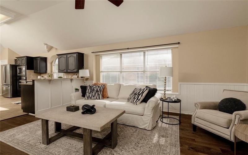 6233 Roaring Springs Drive, North Richland Hills, TX 76180, 3 Habitaciones Habitaciones , ,2 BañosBaños,Residential,En Venta,6233 Roaring Springs Drive,20944726
