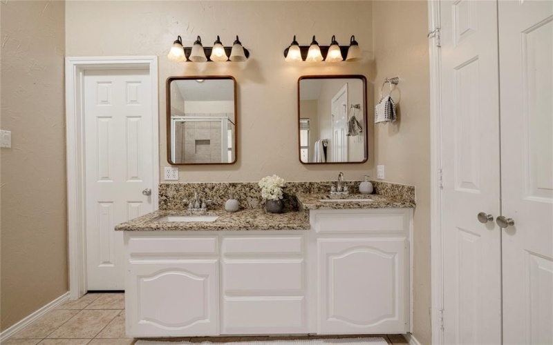 6233 Roaring Springs Drive, North Richland Hills, TX 76180, 3 Habitaciones Habitaciones , ,2 BañosBaños,Residential,En Venta,6233 Roaring Springs Drive,20944726