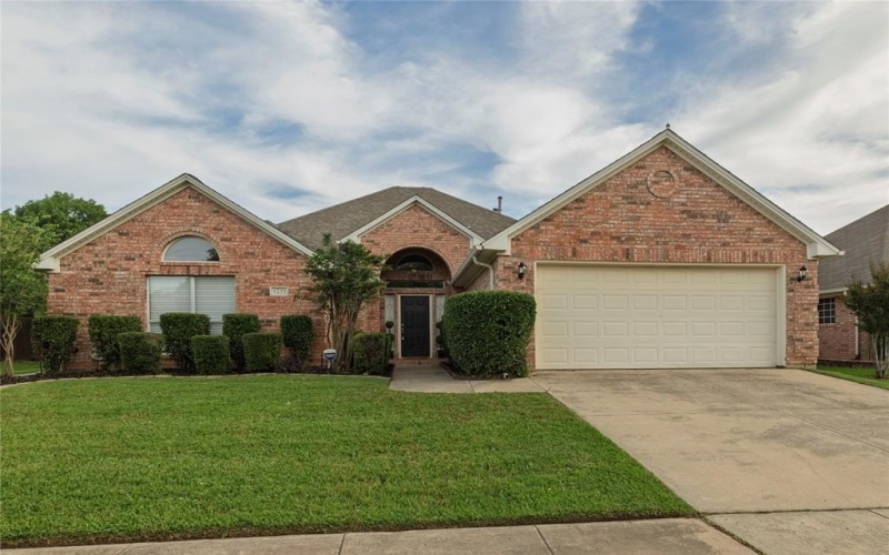 6233 Roaring Springs Drive, North Richland Hills, TX 76180, 3 Habitaciones Habitaciones , ,2 BañosBaños,Residential,En Venta,6233 Roaring Springs Drive,20944726