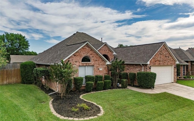 6233 Roaring Springs Drive, North Richland Hills, TX 76180, 3 Habitaciones Habitaciones , ,2 BañosBaños,Residential,En Venta,6233 Roaring Springs Drive,20944726