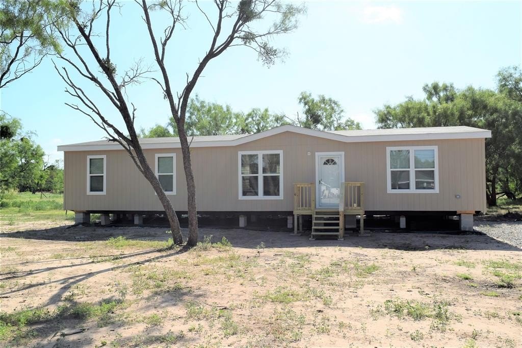 405 N Sixth Street, Bangs, TX 76823, 4 Habitaciones Habitaciones , ,2 BañosBaños,Residential,En Venta,405 N Sixth Street,20983631